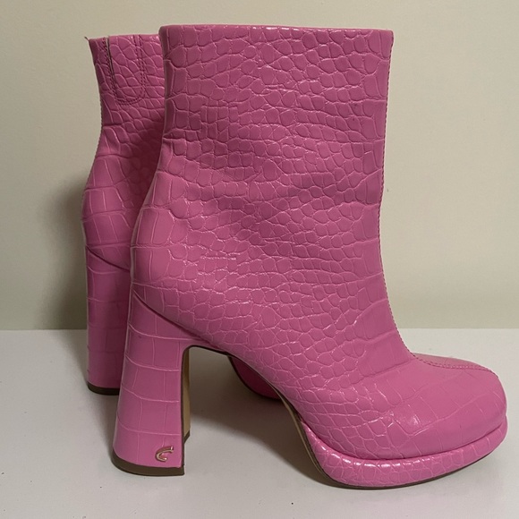 Circus Freddie Pink Booties - Picture 5 of 5